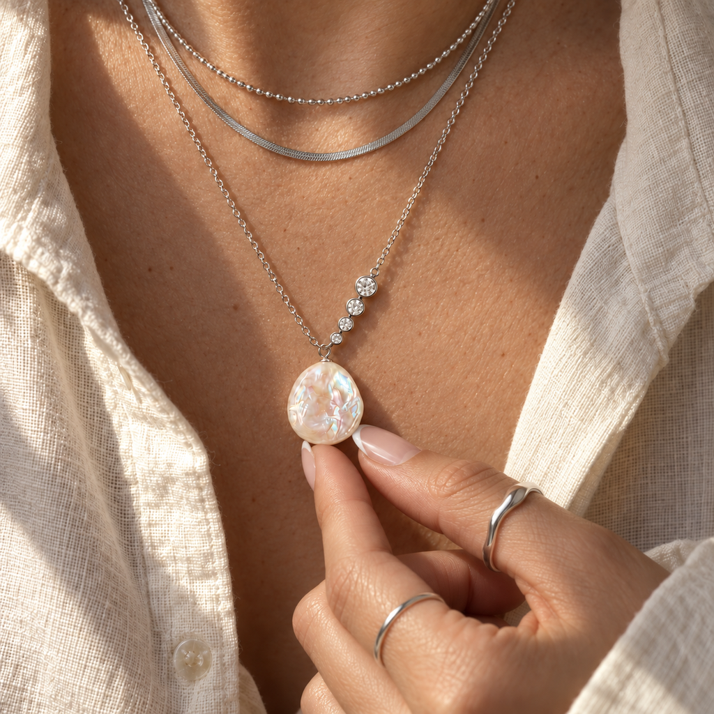 VESPER Baroque Pearl Pendant Necklace